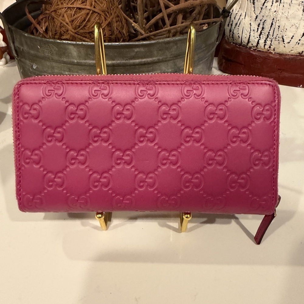 Gucci Wallet - Great Condition! 100% Authentic! - Picture 2 of 7